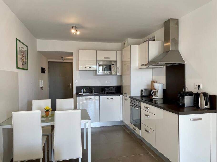 17 - Appartement Neuf, Parking Terrasse Et Jolie Vue Бандол Екстериор снимка