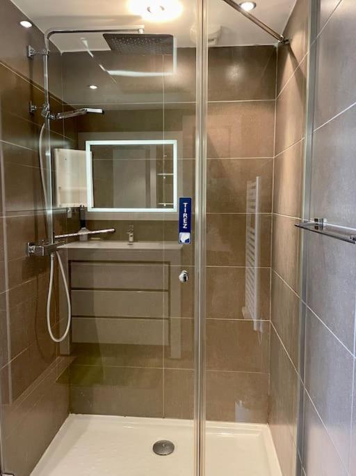 17 - Appartement Neuf, Parking Terrasse Et Jolie Vue Бандол Екстериор снимка