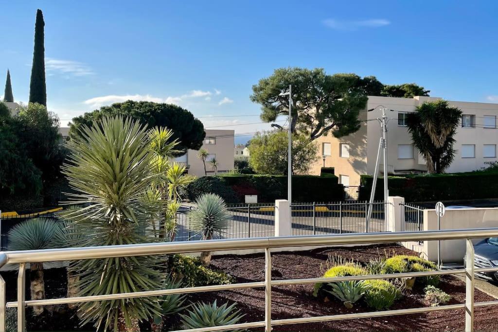 17 - Appartement Neuf, Parking Terrasse Et Jolie Vue Бандол Екстериор снимка