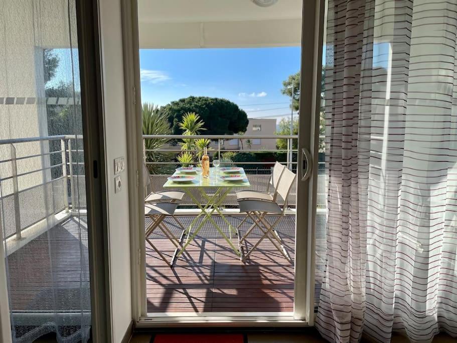 17 - Appartement Neuf, Parking Terrasse Et Jolie Vue Бандол Екстериор снимка