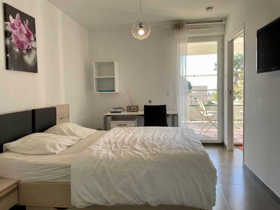 17 - Appartement Neuf, Parking Terrasse Et Jolie Vue Бандол Екстериор снимка