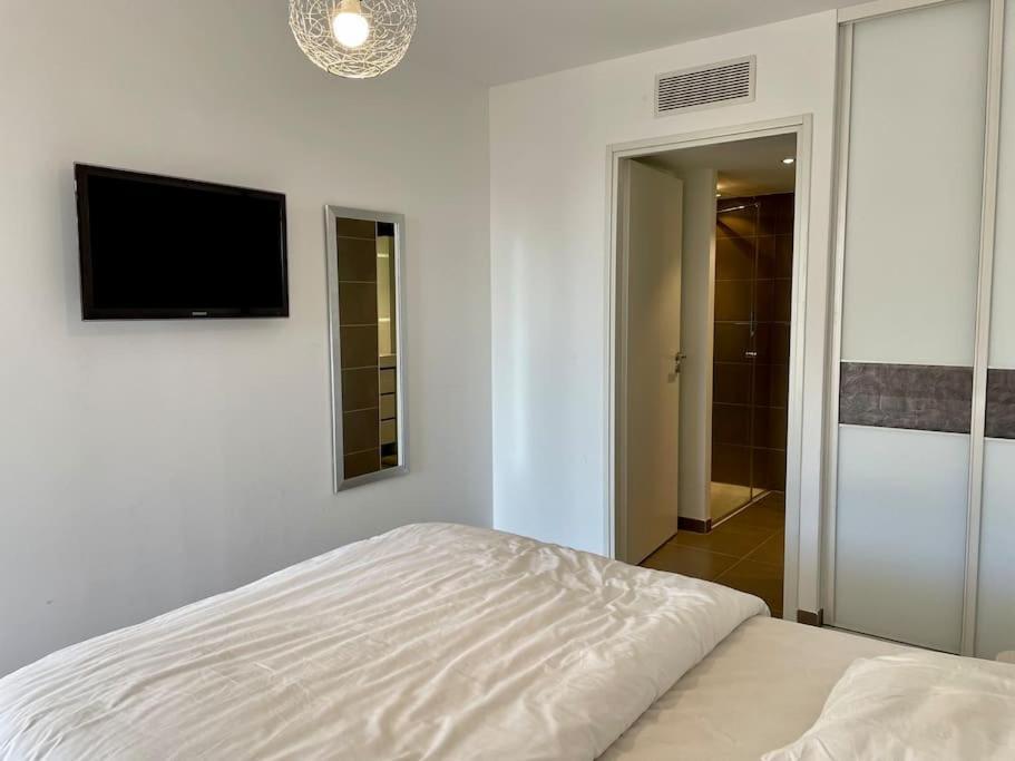 17 - Appartement Neuf, Parking Terrasse Et Jolie Vue Бандол Екстериор снимка